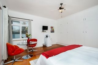 accommodation summerstrand room1 emabaleni2