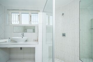 accommodation summerstrand room1 emabaleni3