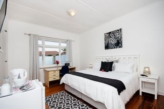 accommodation summerstrand room3 emabaleni