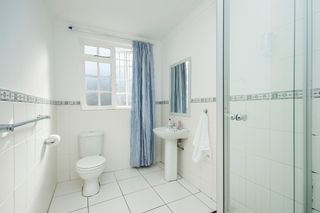 accommodation summerstrand room4 emabaleni3