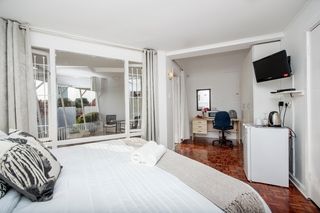 accommodation summerstrand room5 emabaleni2