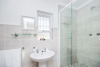 accommodation summerstrand room5 emabaleni3