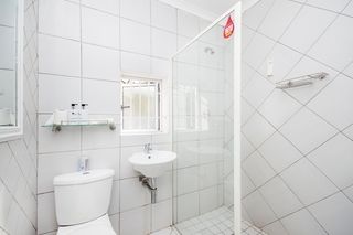 accommodation summerstrand family room emabaleni2