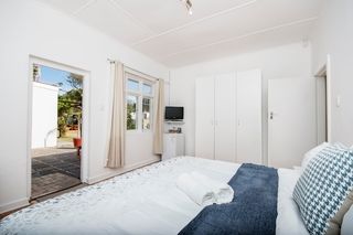 accommodation summerstrand room7 emabaleni2